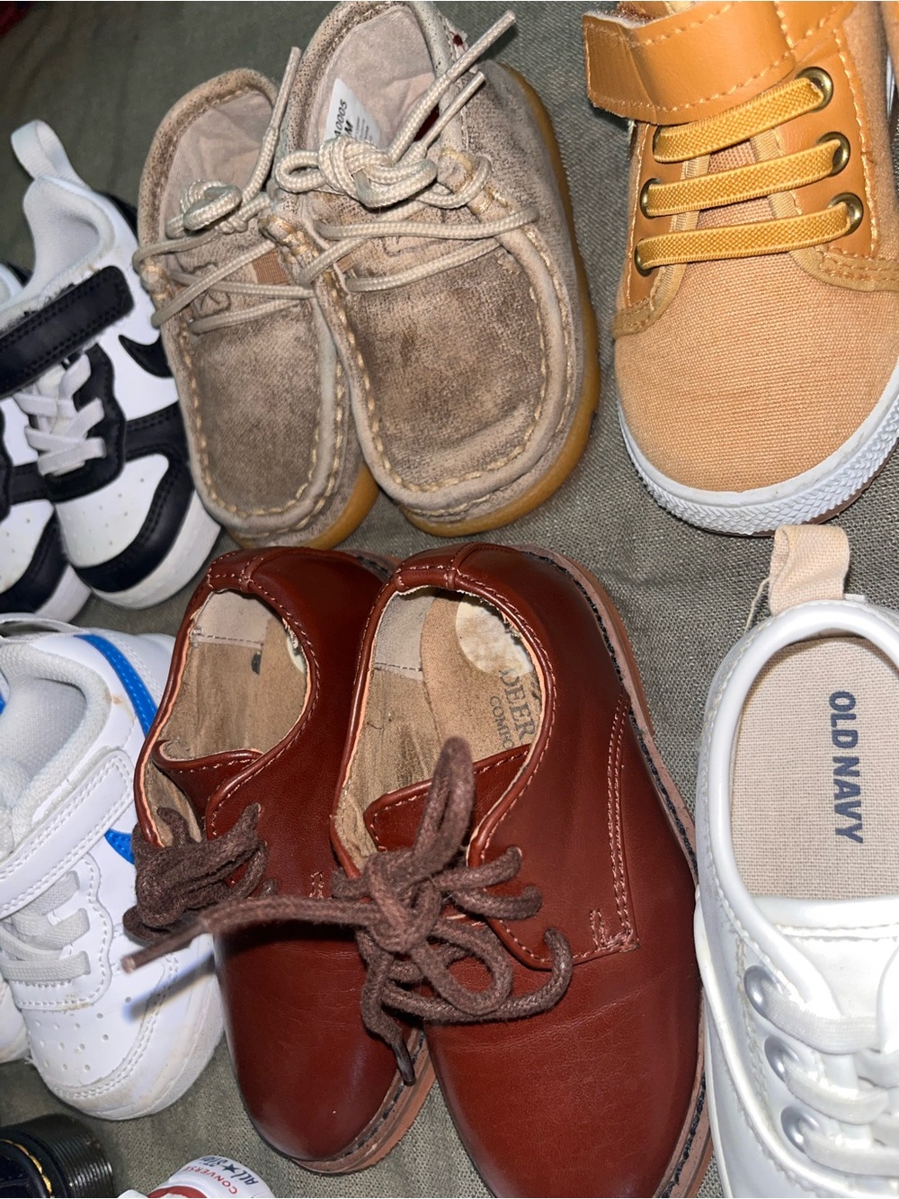 10 pairs of toddler size 5 shoes - Picture 5 of 14